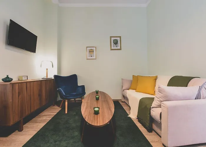 Neoclassical Apartment Near Acropolis - Livingstone Crystal